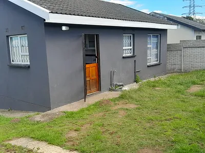 2 Bedroom House For Sale in East London - dXF7.webp
