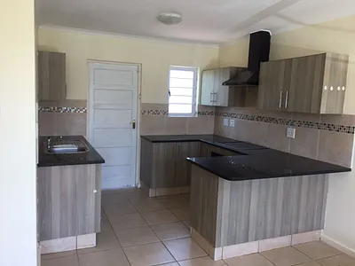 2 Bedroom House To Rent in East London - tQzY.webp