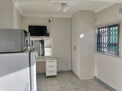 1 Bedroom Apartment To Rent in Mthatha - img