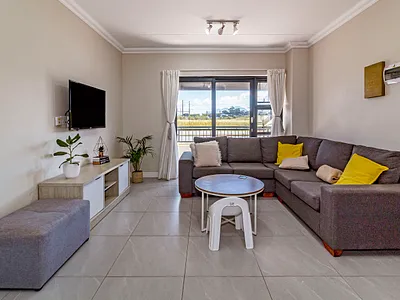 2 Bedroom Apartment To Rent in Somerset West - img