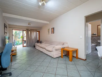 2 Bedroom Apartment For Sale in Sandton - img