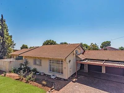 3 Bedroom House For Sale in Roodepoort - KTO5.webp