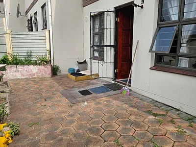 3 Bedroom Apartment For Sale in Pinetown - ExNe.webp