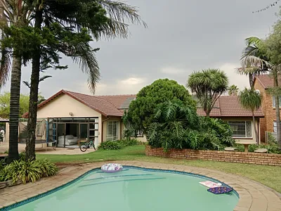 4 Bedroom House For Sale in Alberton - 7ATi.webp