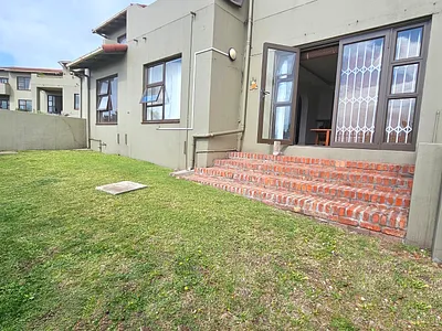 3 Bedroom Townhouse For Sale in Port Elizabeth - img