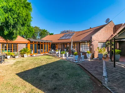 3 Bedroom House For Sale in Roodepoort - img