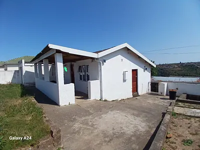 2 Bedroom House For Sale in East London - img