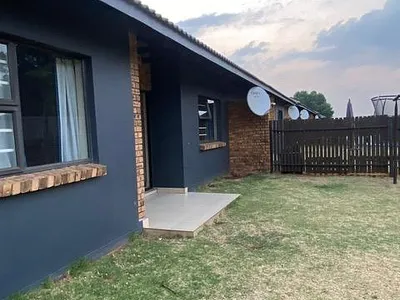 3 Bedroom House For Sale in Boksburg - 00GX.webp