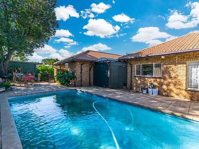 4 Bedroom House For Sale in Randfontein - img