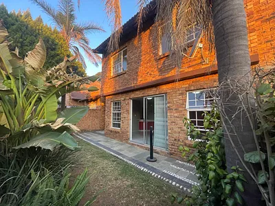 3 Bedroom Apartment For Sale in Johannesburg - 6ySg.webp