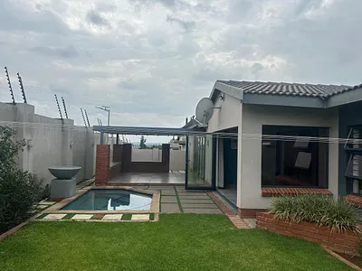 3 Bedroom Townhouse For Sale in Rustenburg - BvSq.webp