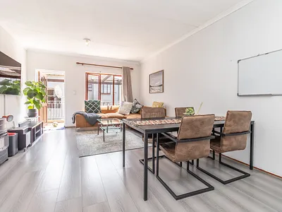 2 Bedroom Apartment For Sale in Sandton - img