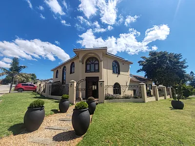 4 Bedroom House For Sale in Uitenhage - img