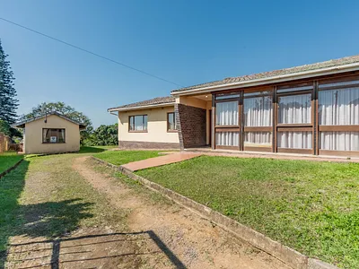 3 Bedroom House For Sale in Queensburgh - Jzre.webp