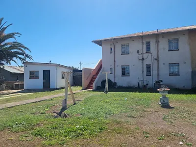 2 Bedroom Townhouse For Sale in Uitenhage - img