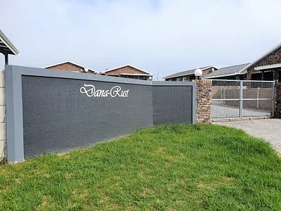 2 Bedroom House For Sale in Mossel Bay - rFLo.webp