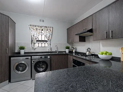 2 Bedroom Apartment For Sale in Benoni - IUe6.webp