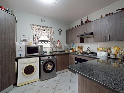 2 Bedroom Apartment For Sale in Benoni - eSkY.webp