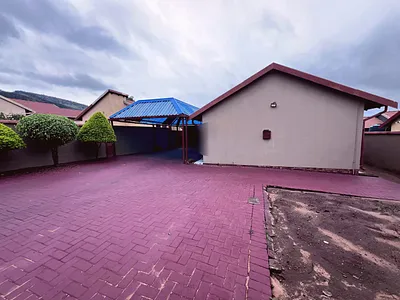 3 Bedroom House For Sale in Rustenburg - 2boh.webp