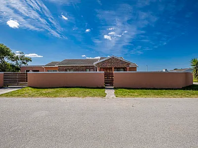 3 Bedroom House For Sale in Port Elizabeth - KBTZ.webp