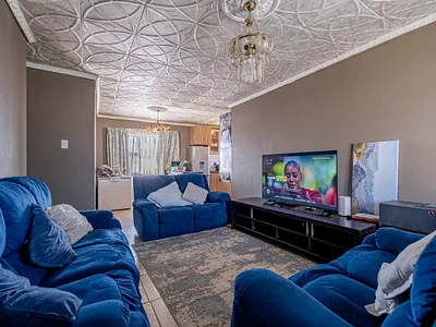 3 Bedroom House For Sale in Port Elizabeth - img