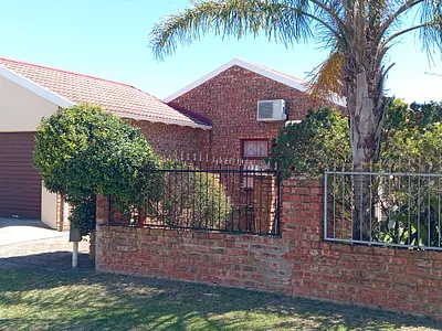 3 Bedroom House For Sale in Uitenhage - img