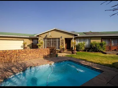 3 Bedroom House For Sale in Heidelberg - 7tma.webp