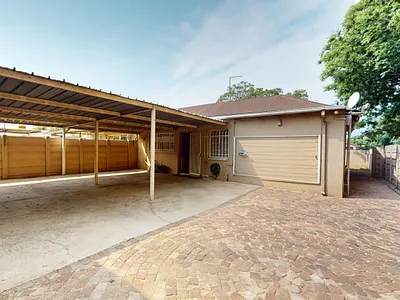 6 Bedroom House For Sale in Boksburg - jhA2.webp