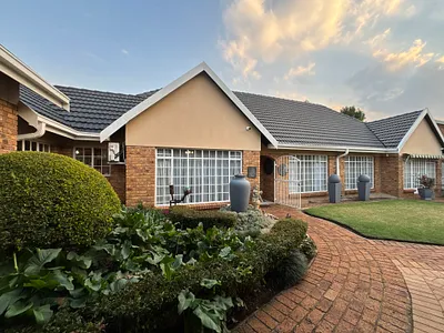 4 Bedroom House For Sale in Boksburg - 4UmC.webp