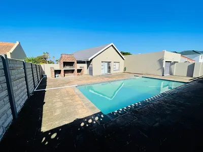 4 Bedroom House For Sale in East London - img