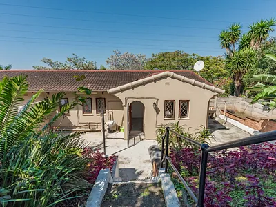 2 Bedroom Townhouse For Sale in Queensburgh - WIbX.webp