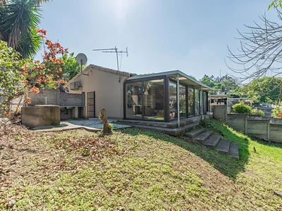 2 Bedroom Townhouse For Sale in Queensburgh - p0C2.webp