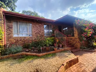 2 Bedroom Townhouse For Sale in Akasia - xFRG.webp