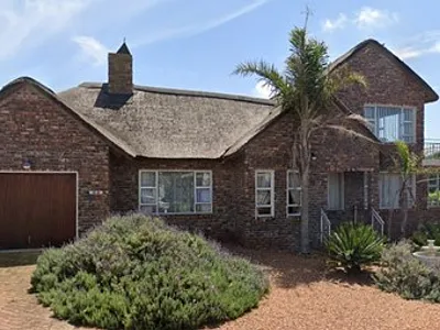 4 Bedroom House For Sale in Stilbaai West, Stilbaai - img