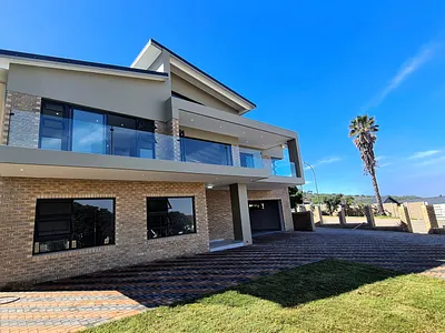5 Bedroom House For Sale in Mossel Bay - 9lOo.webp