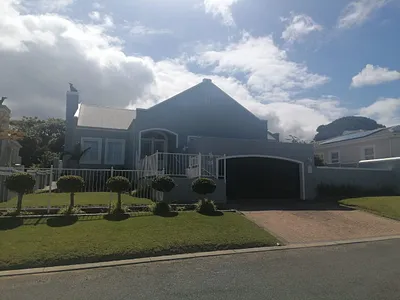 3 Bedroom Townhouse To Rent in Somerset West - img