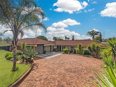 4 Bedroom House For Sale in Krugersdorp - 5u8K.webp