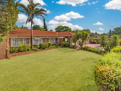 4 Bedroom House For Sale in Krugersdorp - thPB.webp