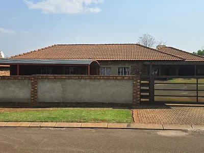 3 Bedroom House For Sale in Middelburg - img