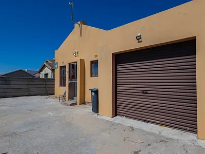 3 Bedroom House For Sale in Eersterivier - GoNG.webp