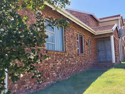 5 Bedroom House For Sale in East London - tdsT.webp