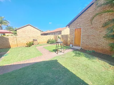3 Bedroom Townhouse For Sale in Rustenburg - img