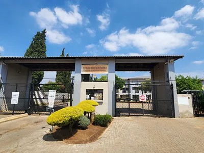 2 Bedroom Apartment For Sale in Boksburg - img