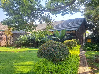 4 Bedroom House For Sale in Rustenburg - img
