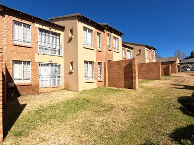 2 Bedroom Apartment For Sale in Midrand - EZ7g.webp