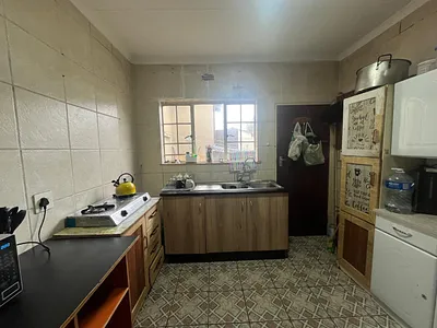 3 Bedroom Townhouse For Sale in Germiston - xs01.webp