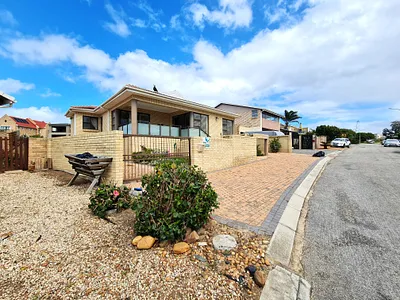 3 Bedroom House For Sale in Jeffreys Bay - NRhG.webp