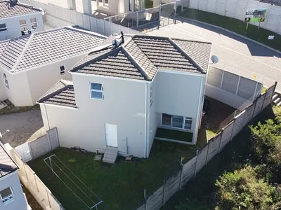 3 Bedroom Apartment To Rent in East London - OaNE.webp