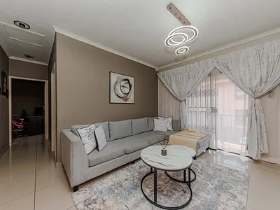 2 Bedroom Townhouse For Sale in Roodepoort - ahwX.webp