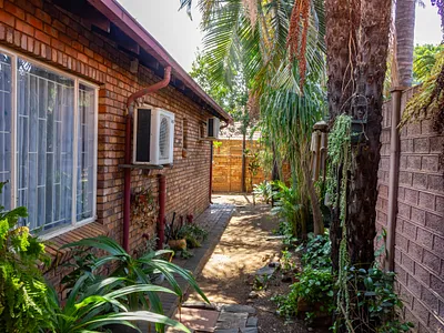 3 Bedroom Townhouse For Sale in Akasia - ugX8.webp